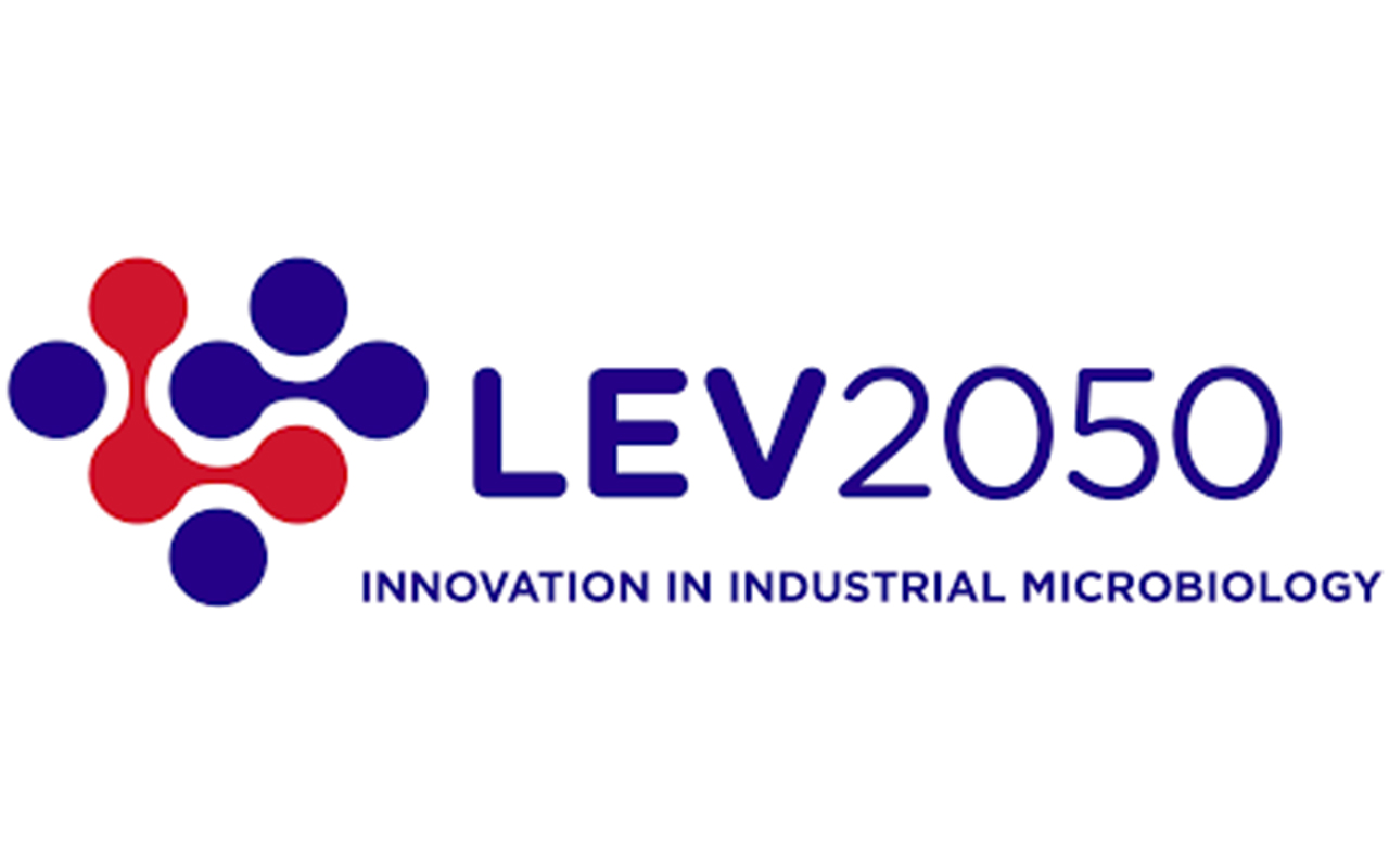 expertos en enología. Lev205